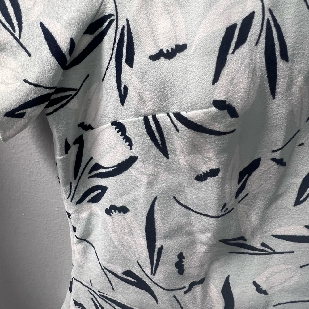 Ann Taylor Loft Light Blue and Navy Floral Dress, Size 4 (2 for $21 sale) - Picture 4 of 4